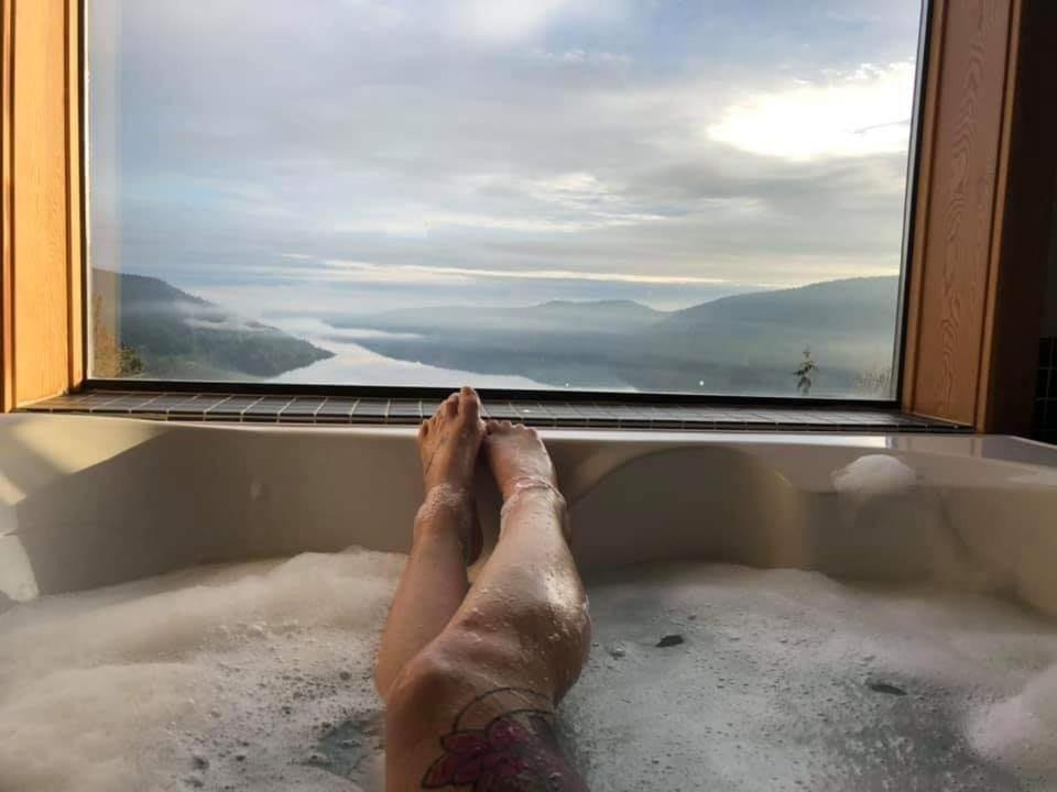 Moon Water Lodge Malahat Exterior foto