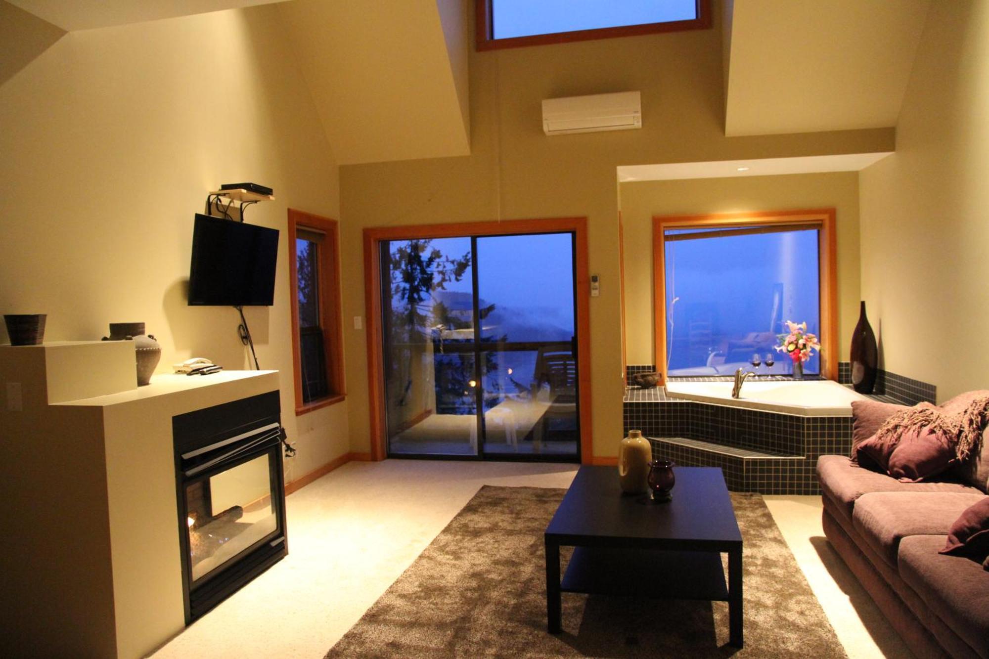 Moon Water Lodge Malahat Habitación foto
