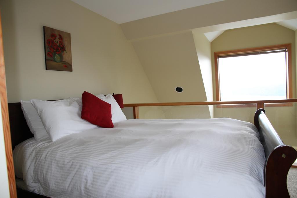 Moon Water Lodge Malahat Exterior foto