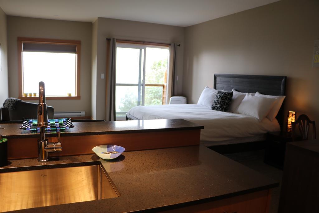 Moon Water Lodge Malahat Exterior foto